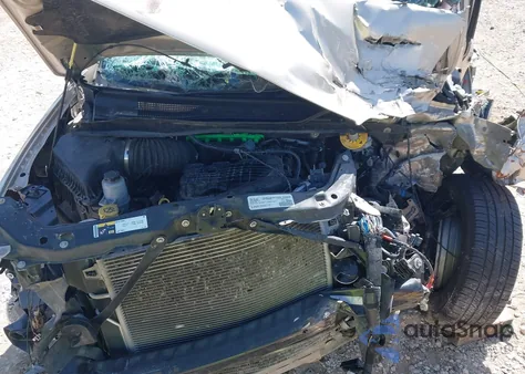 2016 Chrysler Town & Country Touring-L Anniversary Edition z USA, uszkodzony, nr VIN 2C4RC1CG5GR104674